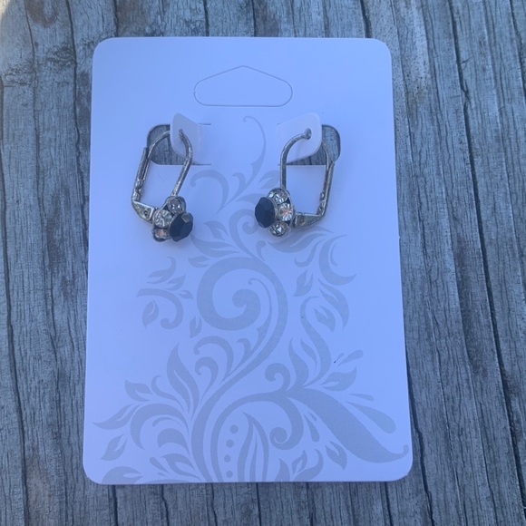 3/$20 Classy Vintage Fashion Bug Earrings - Picture 5 of 6